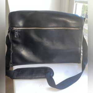 Men’s briefcase shoulder bag.